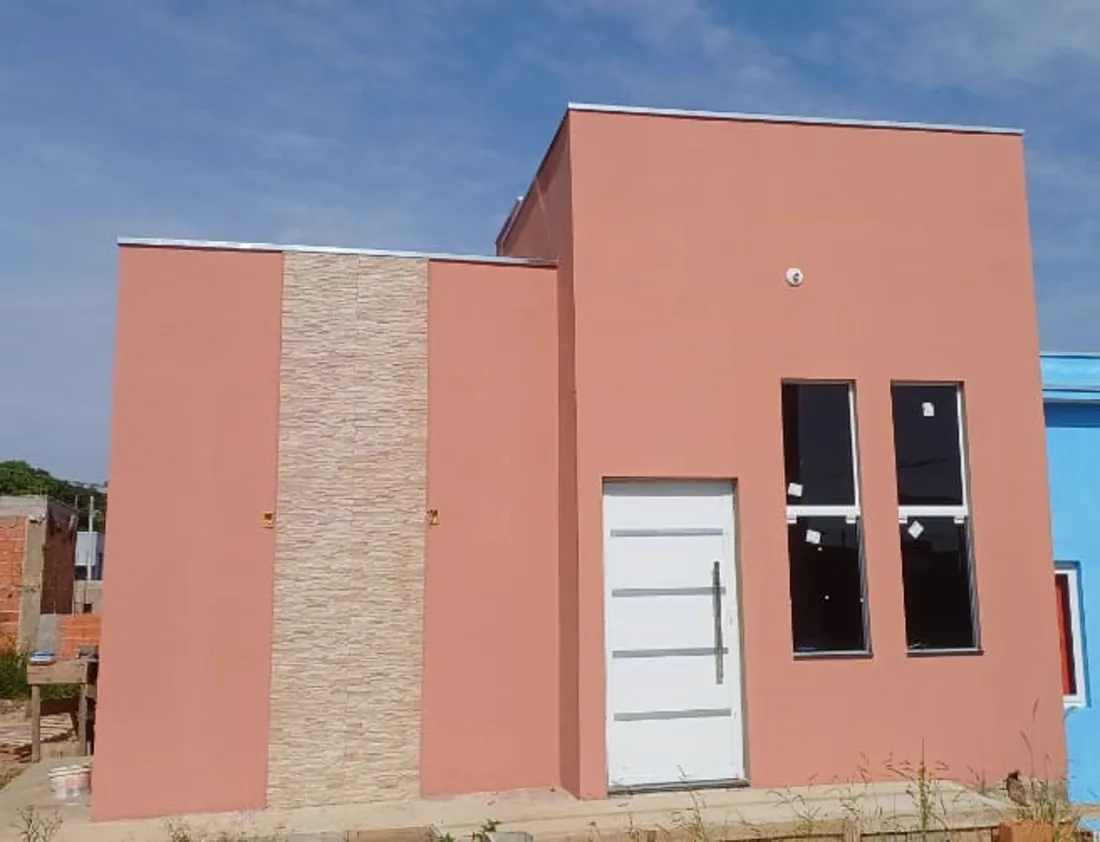 Residência com fachada em dois tons entregue pela S2B
